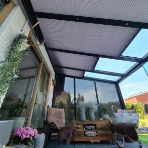 Terras overkapping plissé zonwering raamdecoratie Intershades Keje overkapping zonwering zonwerend inrichting stijl design meubilair montage bestellen monteren intershades