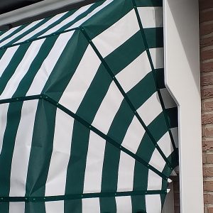 markiesdoek vervanging afwerking volant met biesband kopspijkers markiezen markies zonwering zonwerend zonnescherm montage monteren vervangen doe het zelf zelfdoen service bestellen