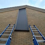 Screendoek in speciale afwijkende vorm met tourniquets los doek sergedoek raamdoek montage monteren op maat bestellen online kopen