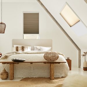 plisse, raamdecoratie, gordijnen, gordijn, raamplisse, kiepraam, draaikiepraam, slaapkamer, woonkamer, zonwering, zonwerend, raambekleding